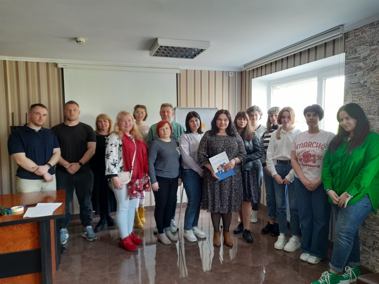 Учасники першого офлайн семінару у Львові на тему гендерночутливої журналістики