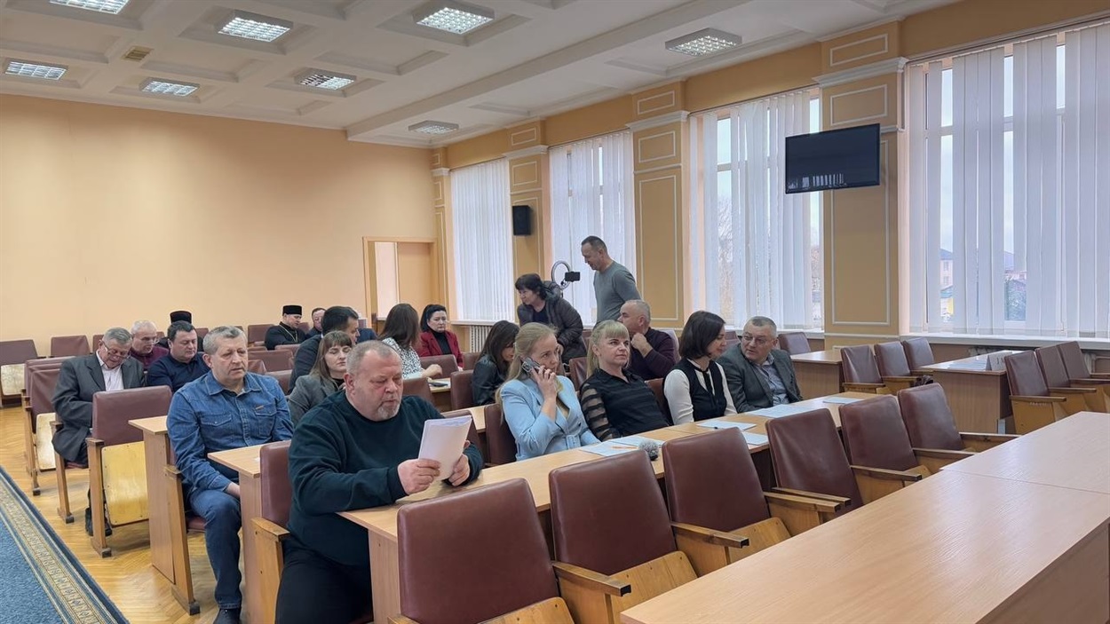 Засідання сесії - депутати працюють