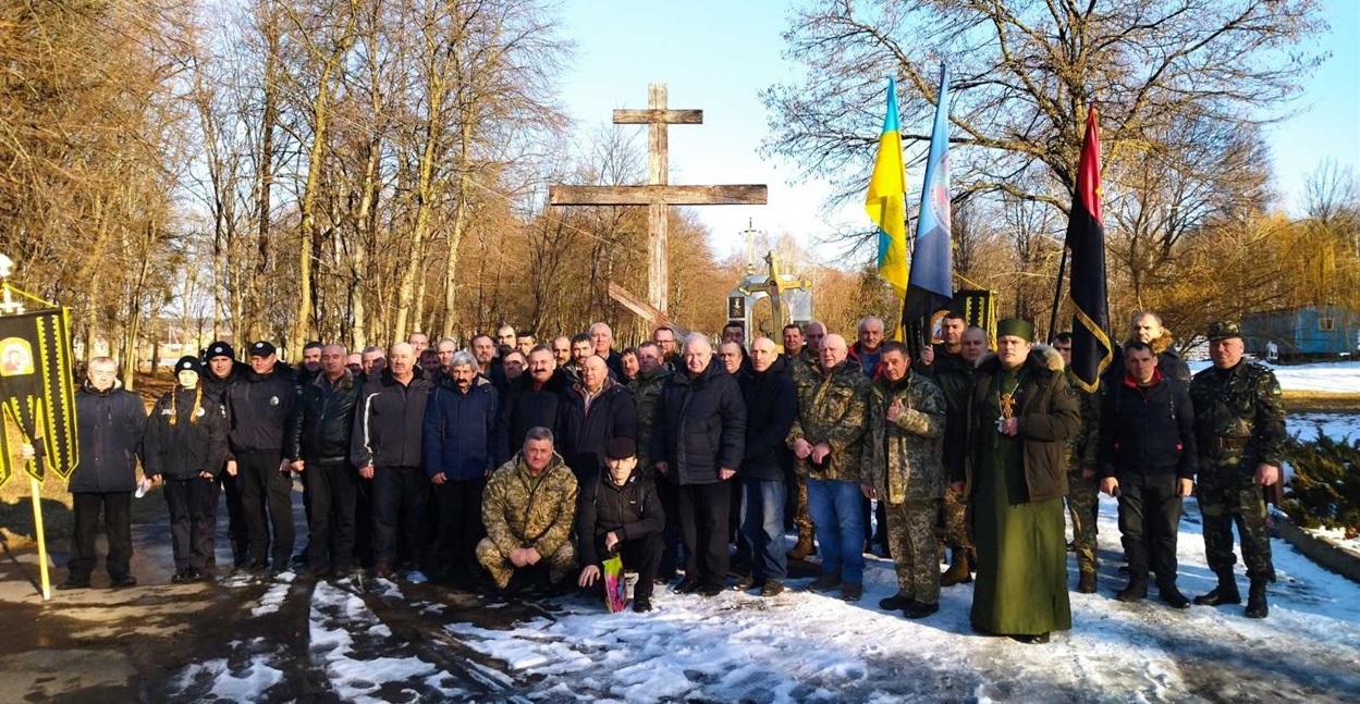Учасники громадського мітингу у Володимирці
