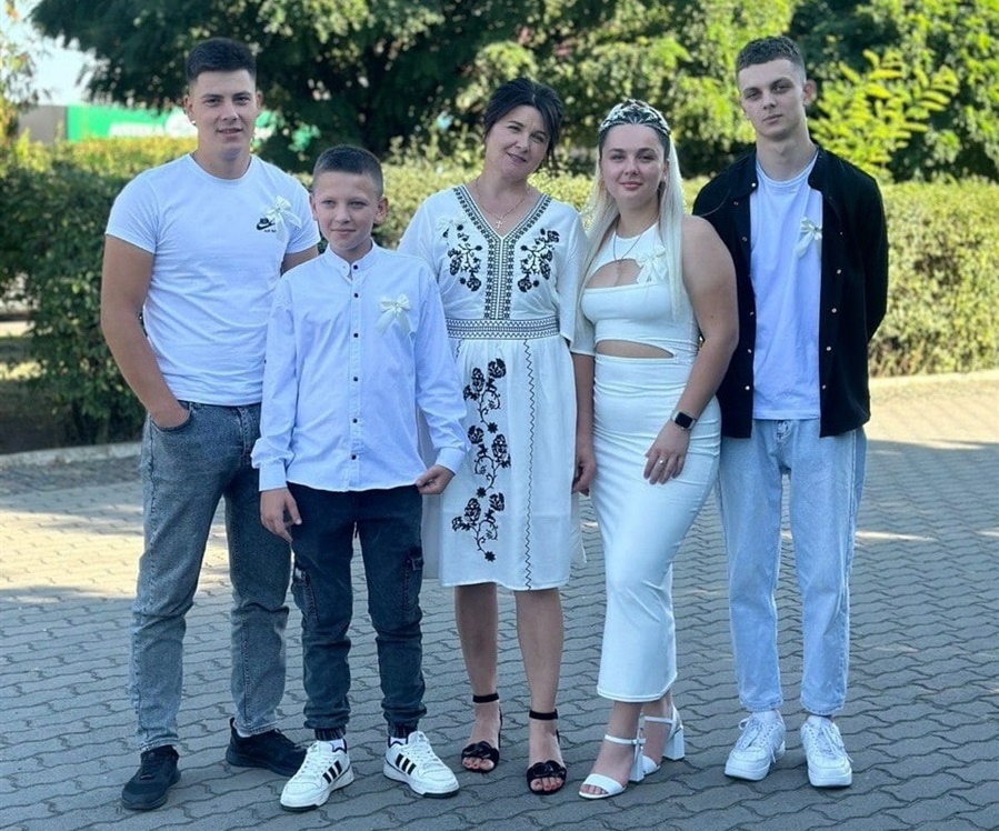 Діана з родиною у Володимирці