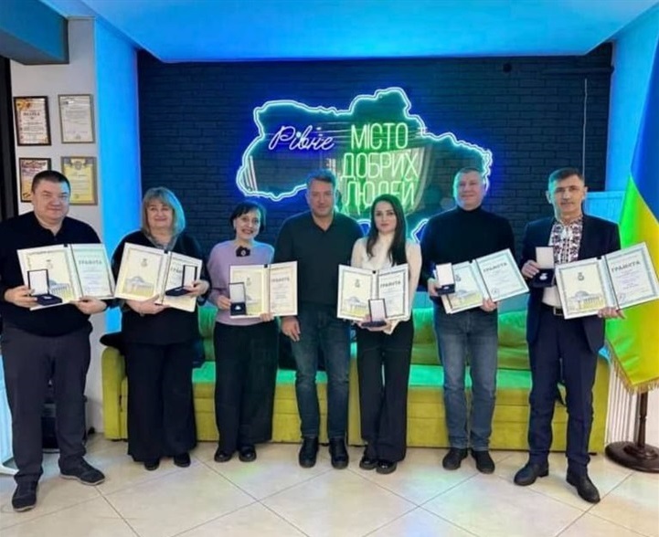 Віктор Міцюк крайній справа